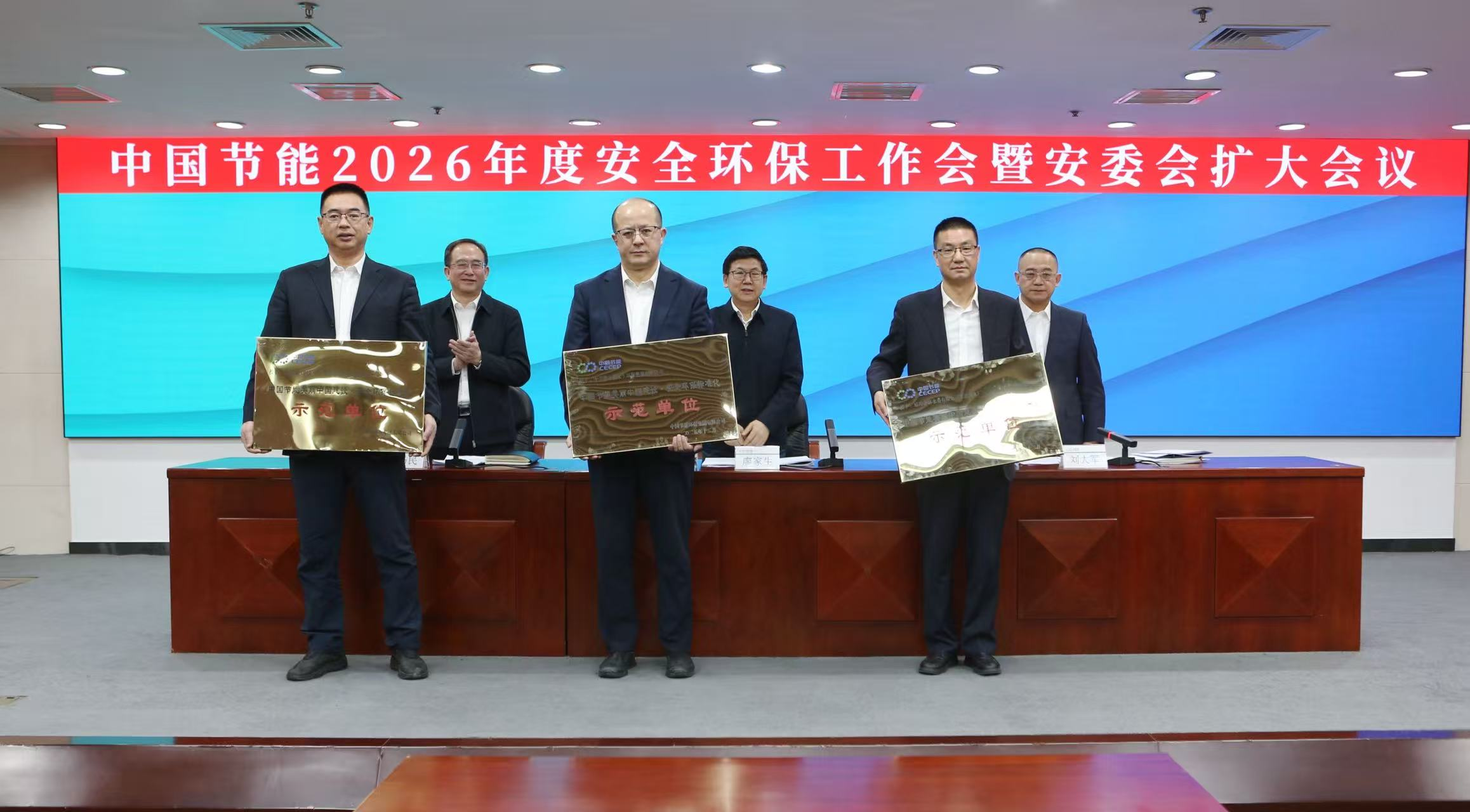 95f4eb68487f4acab9c1b8e36a1d56a3